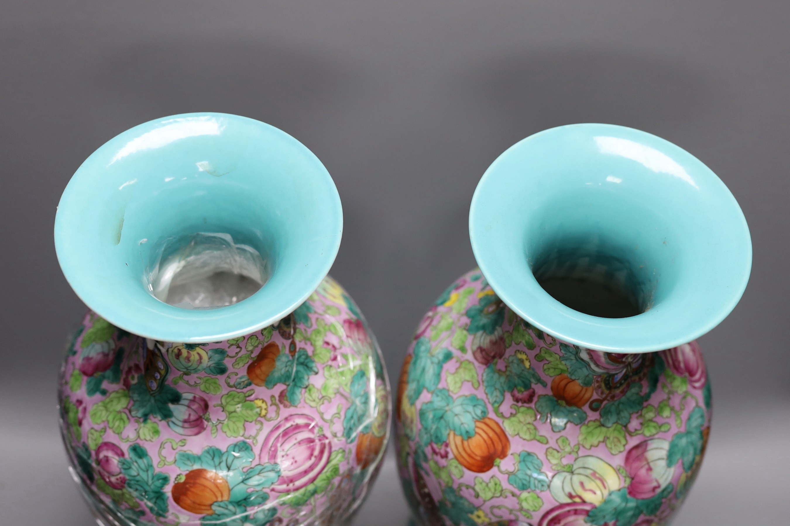 A pair of Chinese famille rose vases (a.f) 45cm